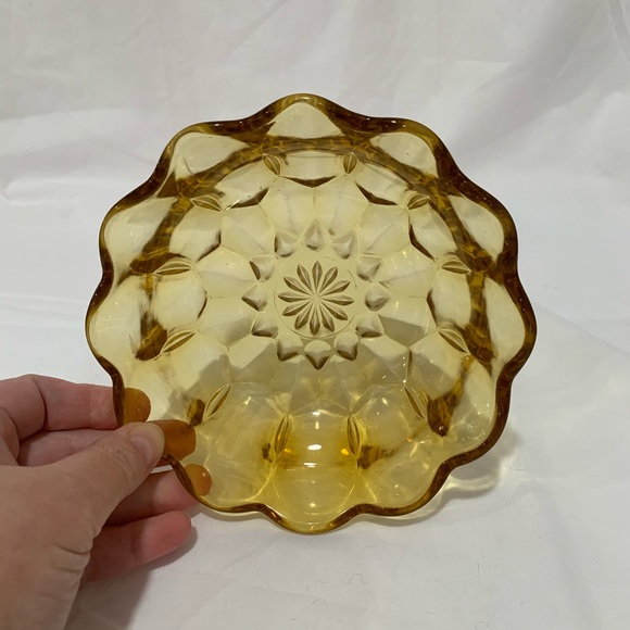 Vintage Amber flower shape bowl - Picture 3 of 5